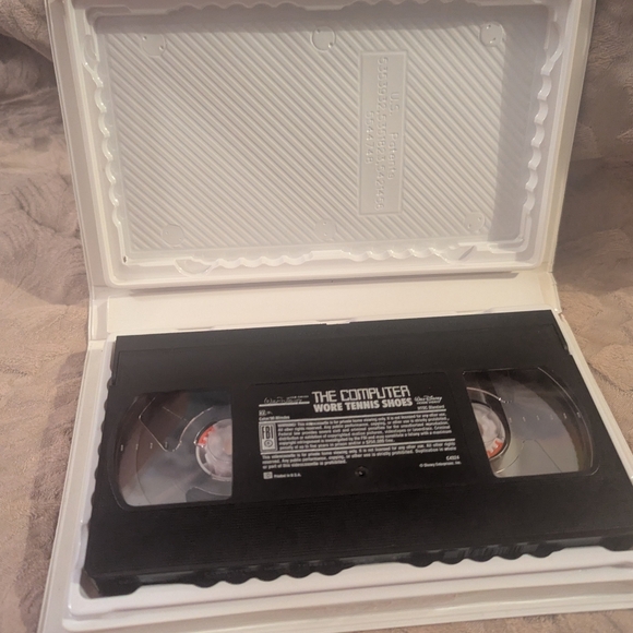 2 For $14 Disney's The Computer Wore Tennis Shoes VHS - Picture 7 of 7